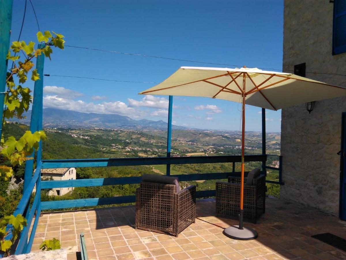 La Casa Dalle Finestre Blu Abbateggio Exterior photo