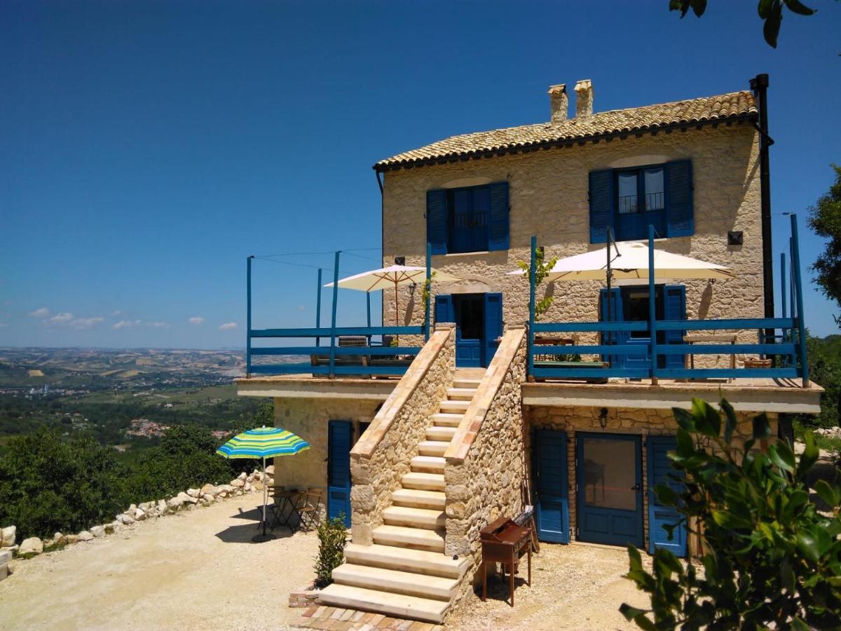 La Casa Dalle Finestre Blu Abbateggio Exterior photo