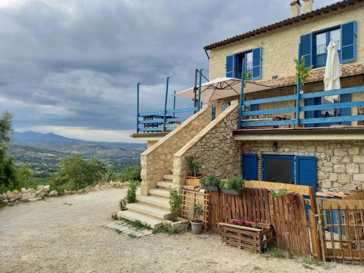 La Casa Dalle Finestre Blu Abbateggio Exterior photo
