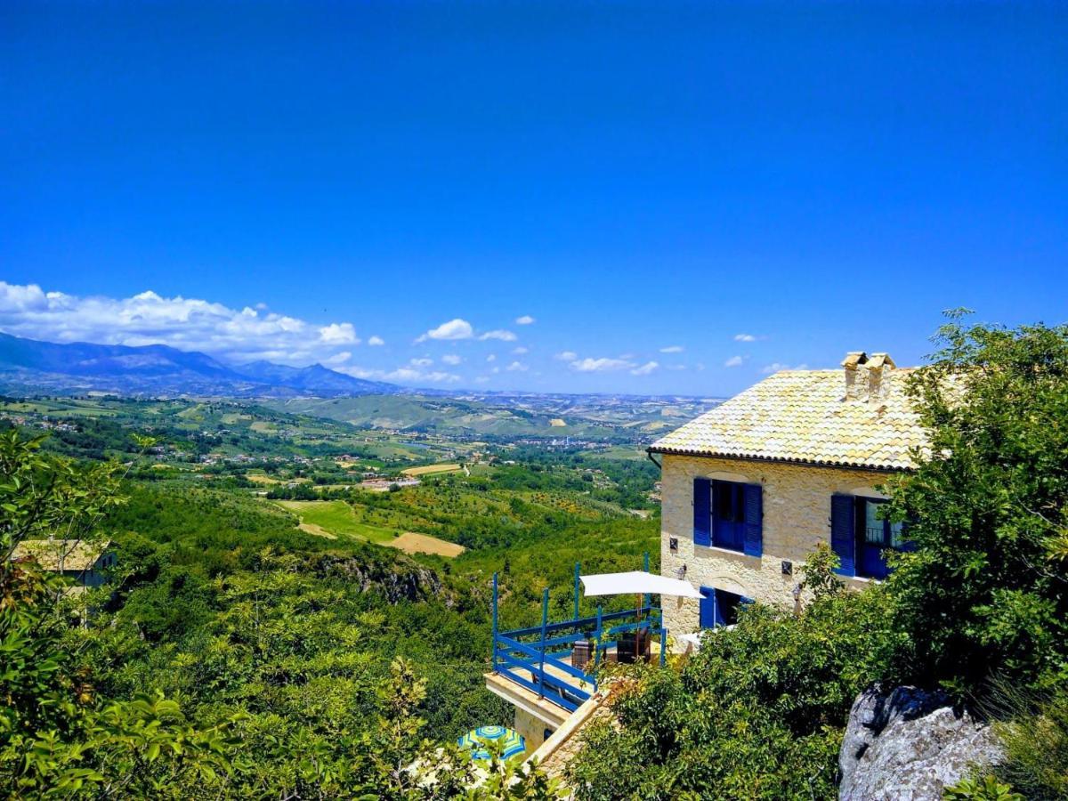La Casa Dalle Finestre Blu Abbateggio Exterior photo