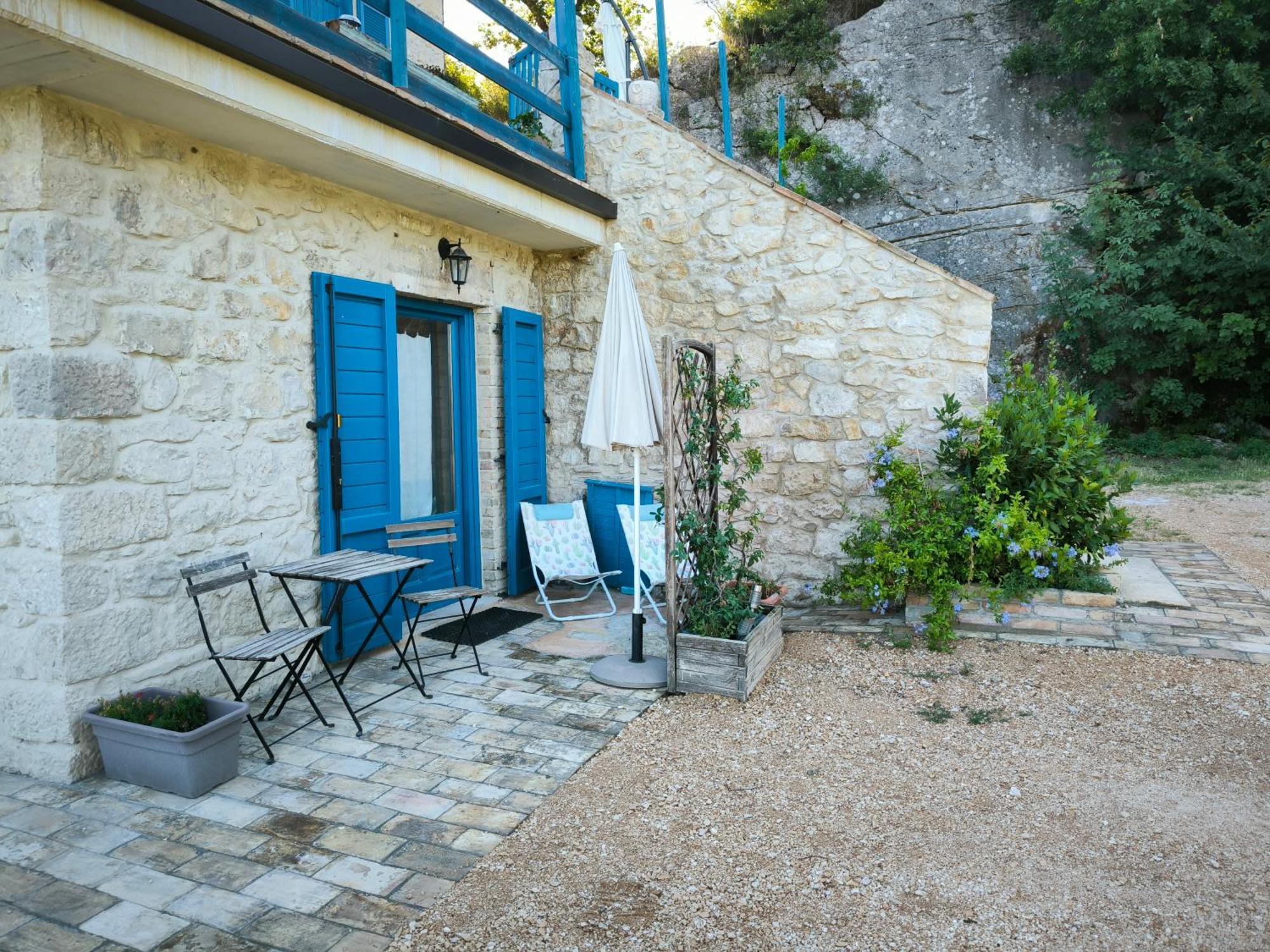 La Casa Dalle Finestre Blu Abbateggio Exterior photo